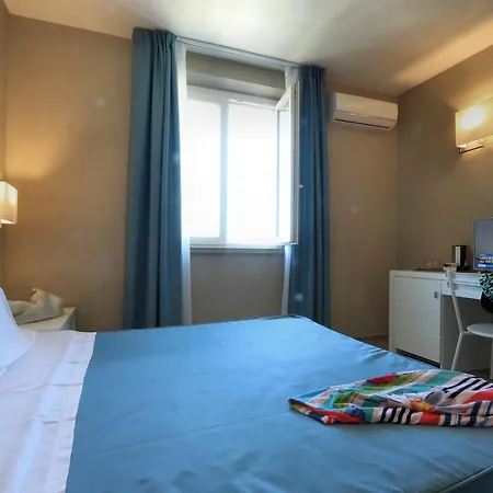 Hotel Cecina 3*