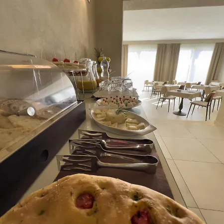 Hotel Cecina 3*